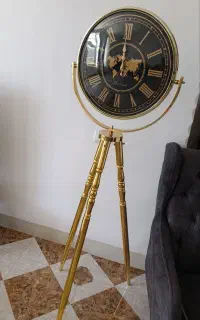 ساعت ایستاده طلائئ