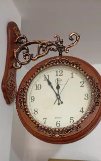 ساعت دیواری دوطرفه