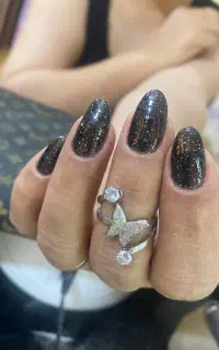کاشت ناخن با سابقه کاری بالا۵۰۰