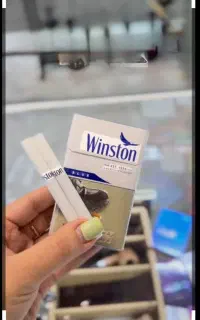 فروشنده خانم