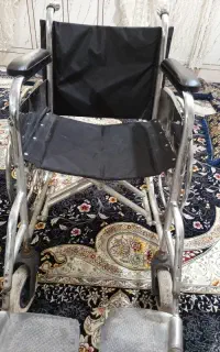 یک عدد ویلچر تمیز درحدنو.