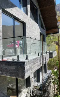 نرده شیشه ایی