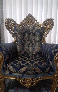 مبلمان سلطنتی تاجدار