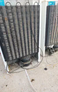 فروش ۳عدد یخچال کوچک کارگری سالم ویک یخچال ویترینی