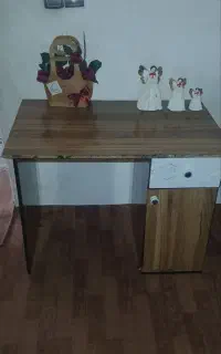کتابخانه،میز،تخت وتشک بدون روکش