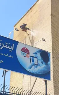 ترمیم نمای ساختمان با طناب