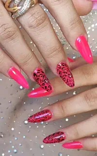 کاشت ناخن / ترمیم /لمینیت /دست و پا