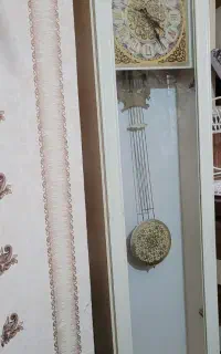 ساعت ایستاده و چوبی