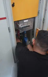 برق کار ساختمان و صنعتی