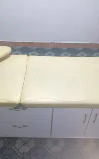 تخت ماساژ و سالن آرایشگاه