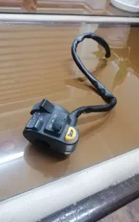 قلوه چراغ و بوق سمت چپ موتور تریل
