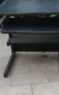 میز کامپیوتر کاملا سالم