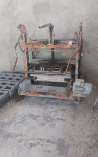 کارگر برای بلوک زنی