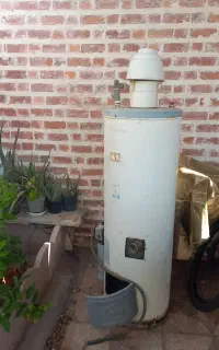 یکعددآبگرمکن ودرب هال