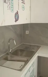 نصب کاشی بین کابینتی