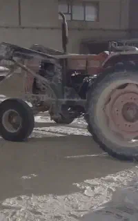 راننده تراکتور با حقوق ثابت و بیمه