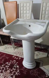 روشویی،تلویزیون، صندلی