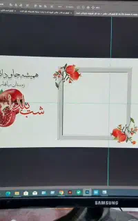 خانم آشنا به کامپیوتر برای کار در کارگاه تولید ماگ