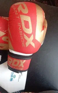 دستکش بوکس و بیضه بند و باند