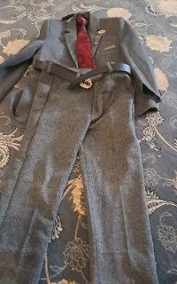 کت و شلوار پسرانه تمیز و نو