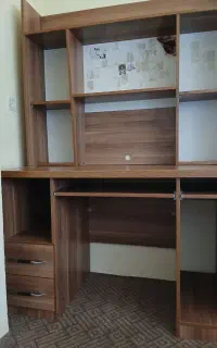 میز کامپیوتر به همراه قفسه کتاب