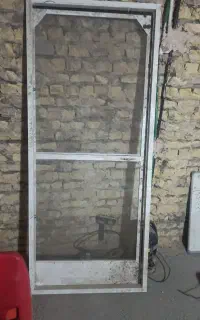دو عدد درب آلومینیومی توری همراه با چارچوب
