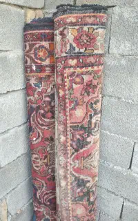 دو عدد فرش دستباف قدیمی