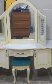 میز ارایش پا تختی و دارور ام دی اف جنس خوب در حد