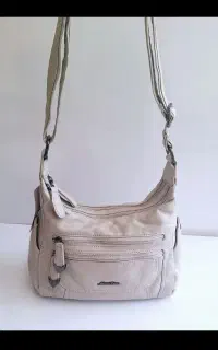 کیف زنانه با کیفیت خارجی کاملا نو رنگ بژ