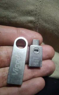 دوعدد فلش ۱۶ گیگ بایت با آهنگ فروش فوری