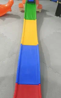 سطح شیبدار به همراه ماشین