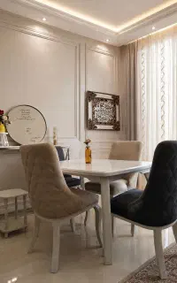 میز ناهار خوری و آیینه با کنسول و چهار پایه چوبی