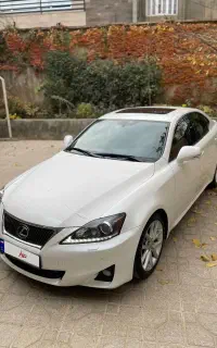 تنها لکسوس is300 مشابه صفر ایران