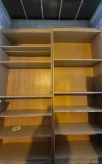 کتابخانه ی چوبی