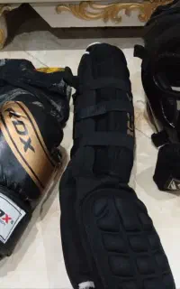 ست کامل کیک بوکس(دستکش کلاه زانوبند باند لباس)