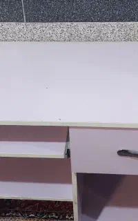 میز تحریر و کامپیوتر