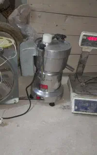 آبمیوه گیری.ترازو.فن