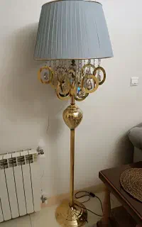 آباژورایستاده