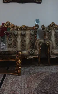 مبل سلطنتی و بوفه چوبی و اینه کنسول سالم