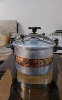 زودپز ۱۰لیتری با مارک استاندارد