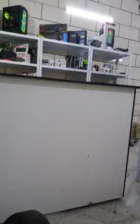 خانم آراسته و شیک پوش جهت کار در خدمات کامپیوتری
