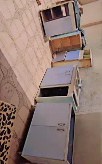تعدادی کمد فلزی