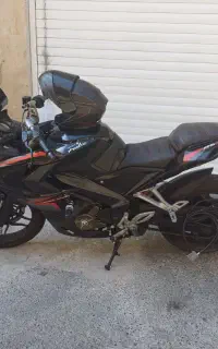 باجاج پالس Rs200 ار اس ۲۰۰ ns ان اس