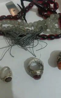 انگشتر و تسبیح
