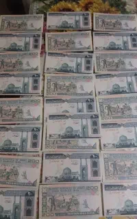 تعدادی اسکناس ۲۰ تومنی