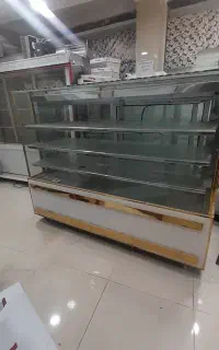 ویترین قنادی با جا آجیل