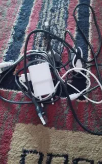 سیم ها و کابل های موبایل به مقداری فراوان