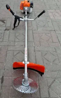 علف زنی برای باغات و زمین و ویلا و چمن زنی و...