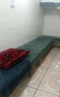 تخت و قلیون
