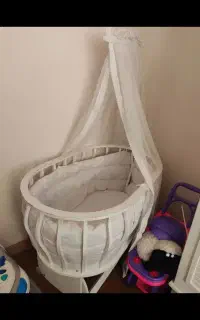 گهواره کنار تخت مادر